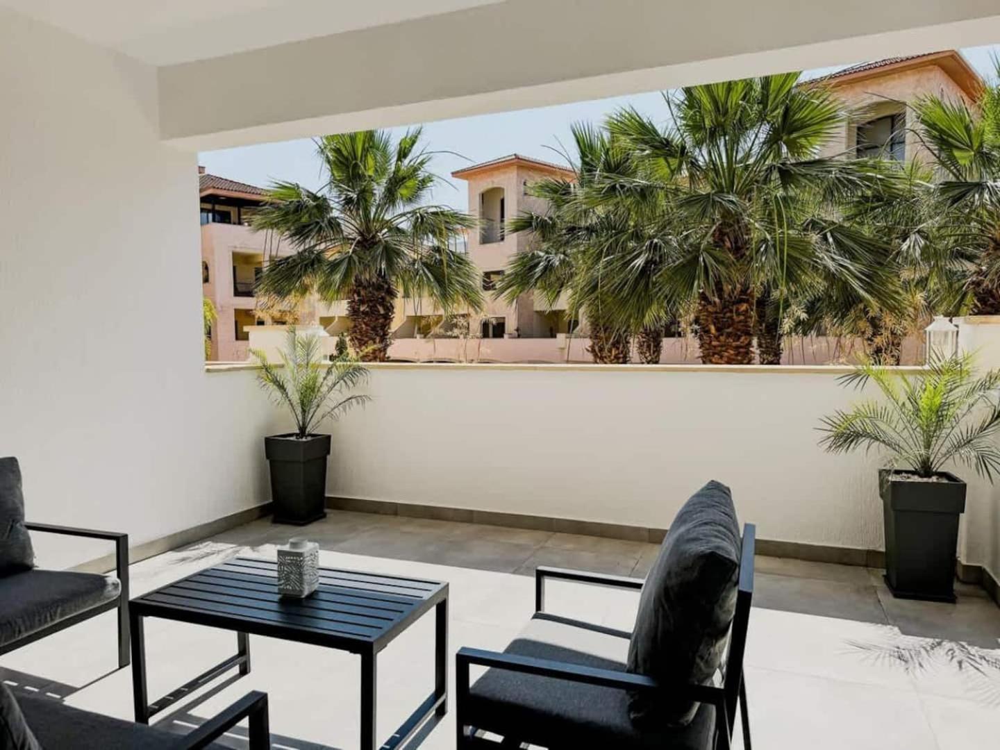 Queens Gardens Paradise Vip, Pool, Mall, Sea Paphos Eksteriør billede