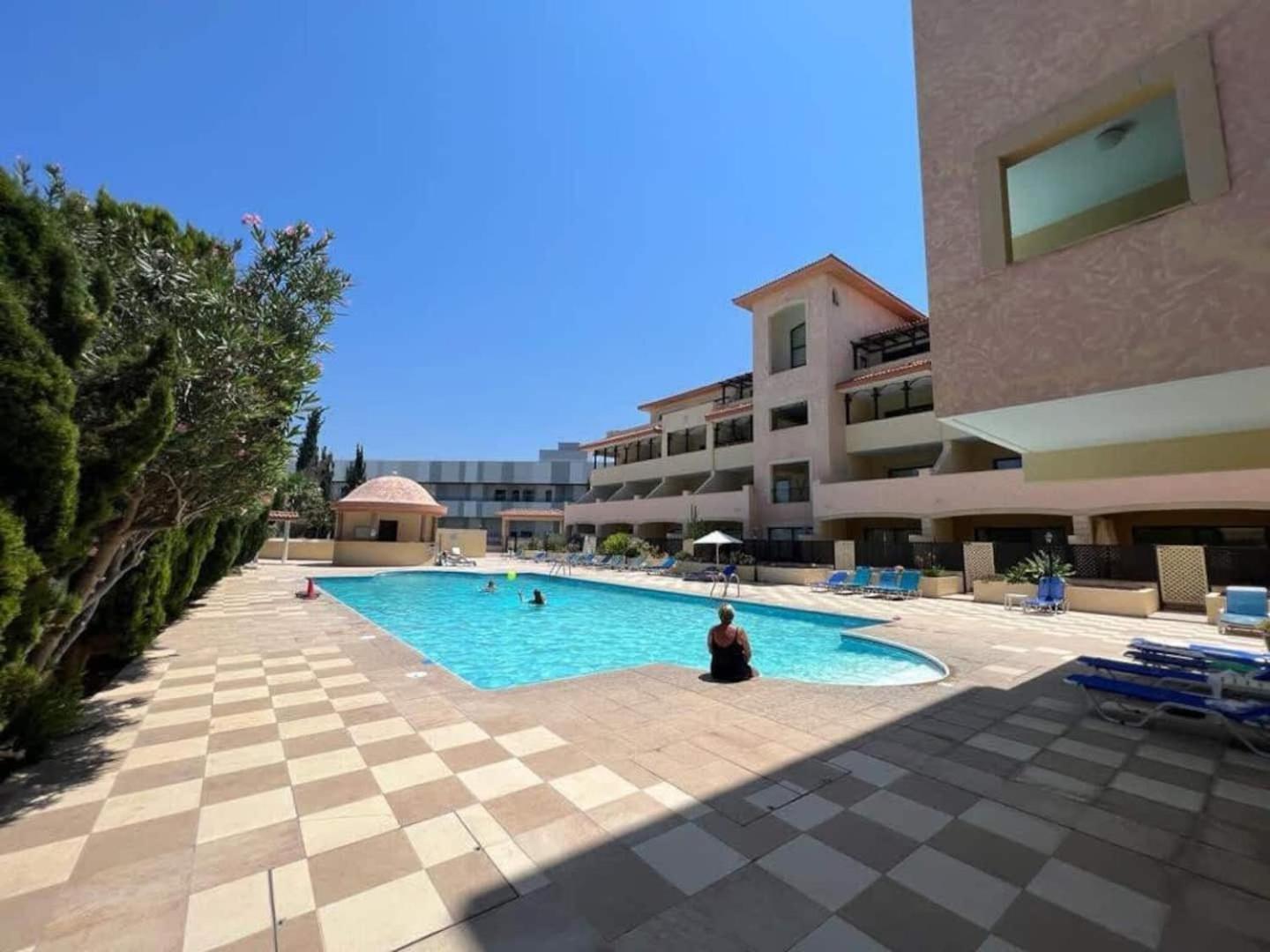 Queens Gardens Paradise Vip, Pool, Mall, Sea Paphos Eksteriør billede