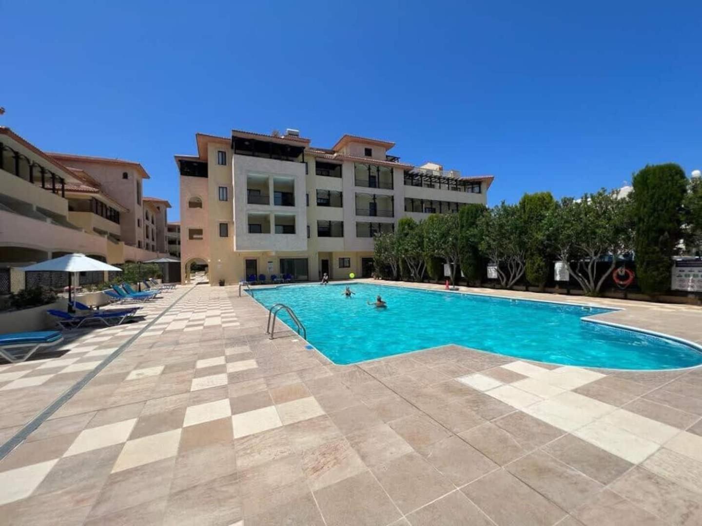 Queens Gardens Paradise Vip, Pool, Mall, Sea Paphos Eksteriør billede