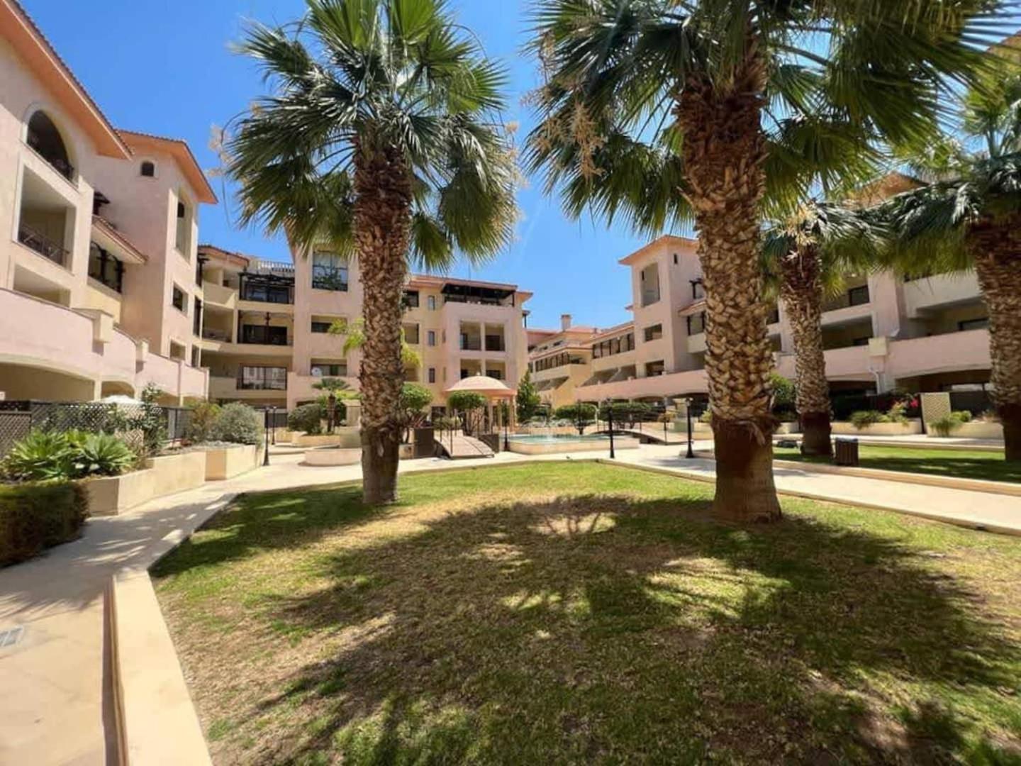 Queens Gardens Paradise Vip, Pool, Mall, Sea Paphos Eksteriør billede